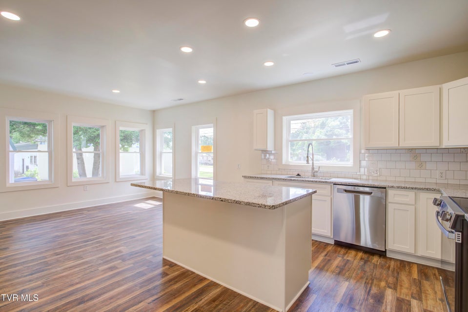 Photo #16: 408 Levelin Street