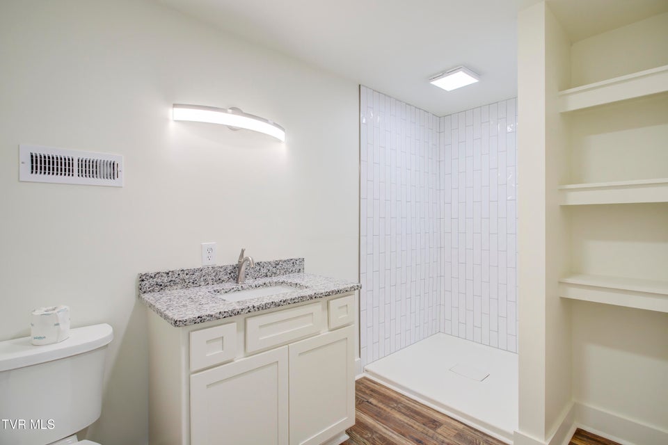 Photo #25: 408 Levelin Street