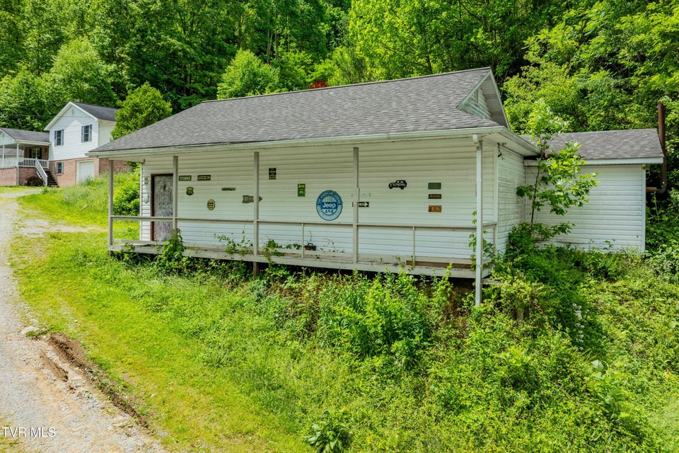 Photo #33: 402 Crabtree Road