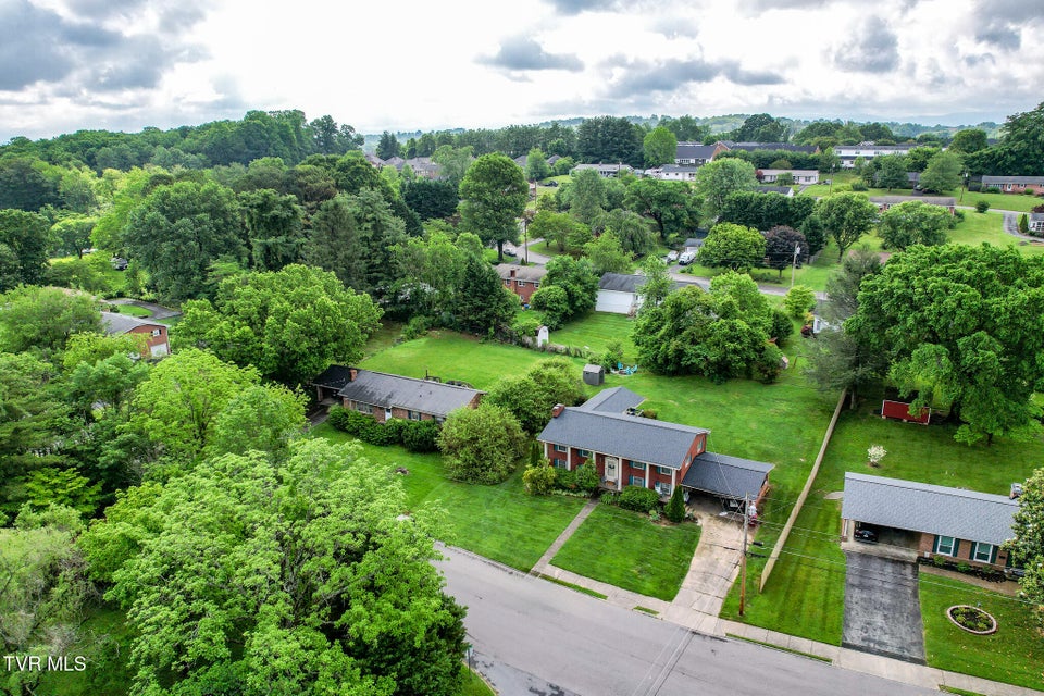 Photo #44: 523 Ravenwood Drive