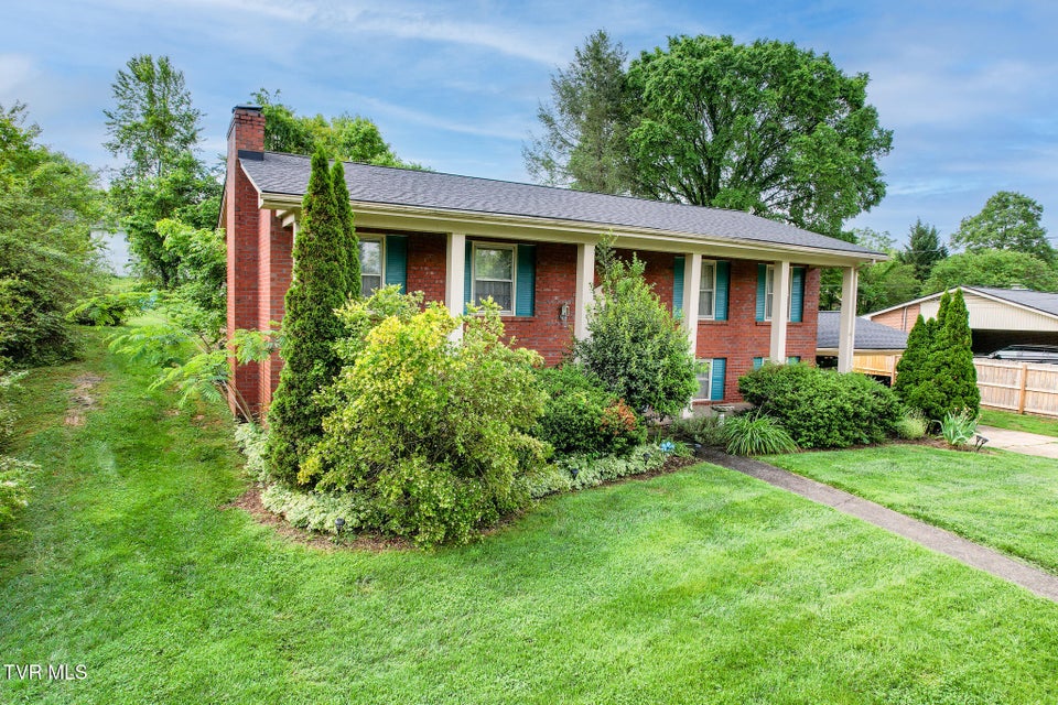 Photo #47: 523 Ravenwood Drive