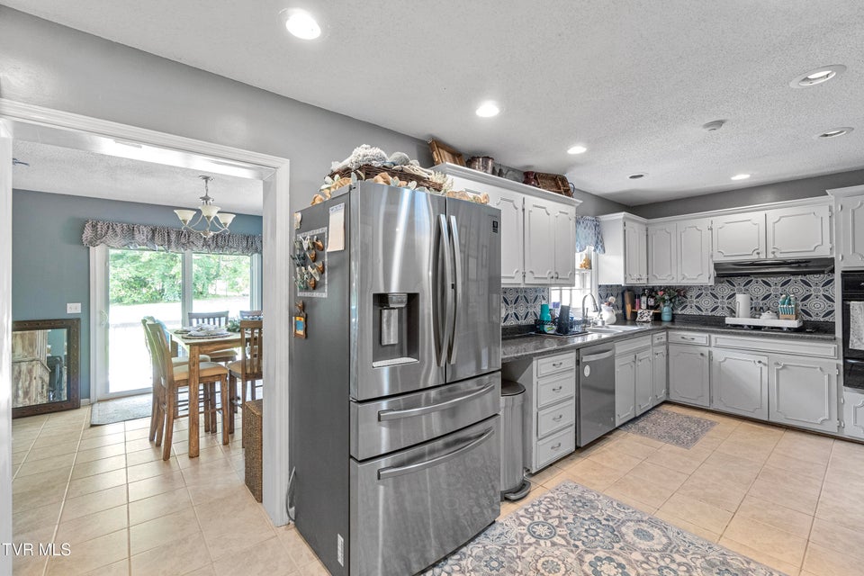 Photo #12: 523 Ravenwood Drive