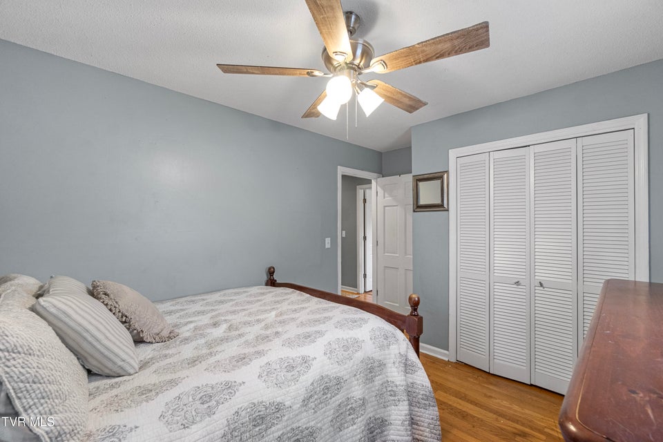 Photo #21: 523 Ravenwood Drive