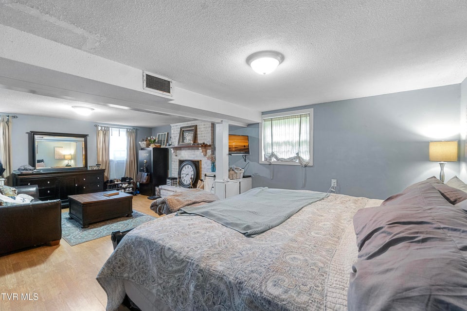 Photo #17: 523 Ravenwood Drive