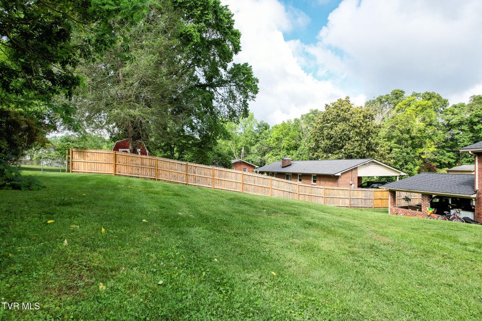 Photo #33: 523 Ravenwood Drive