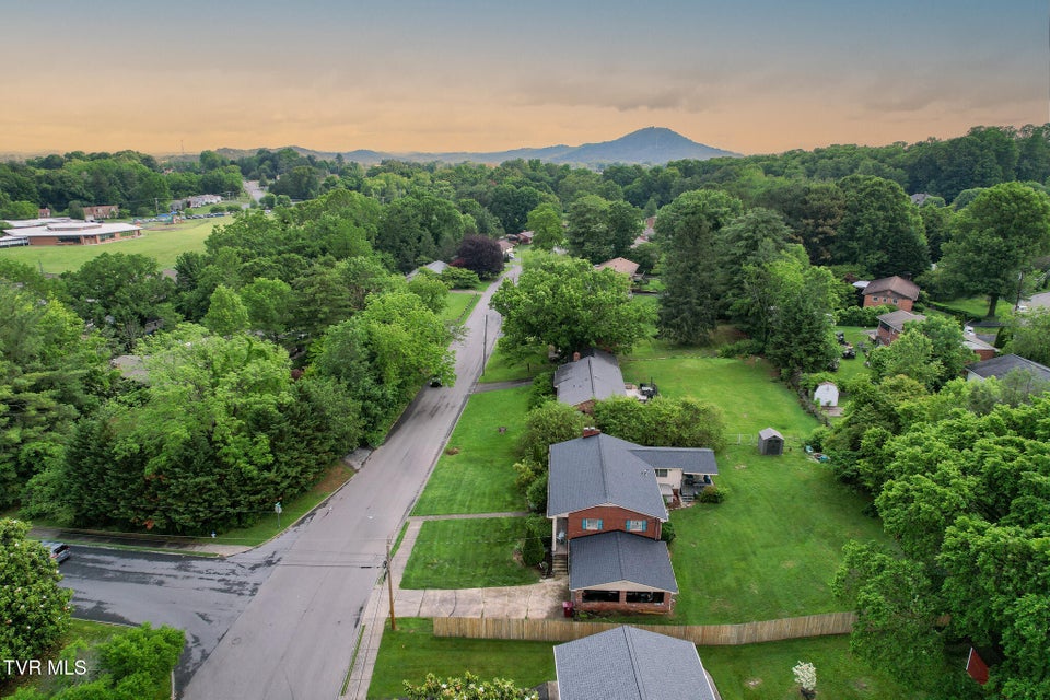 Photo #46: 523 Ravenwood Drive