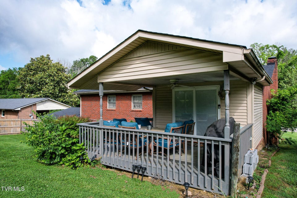 Photo #34: 523 Ravenwood Drive