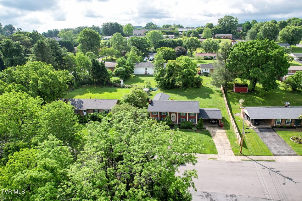 Photo #39: 523 Ravenwood Drive