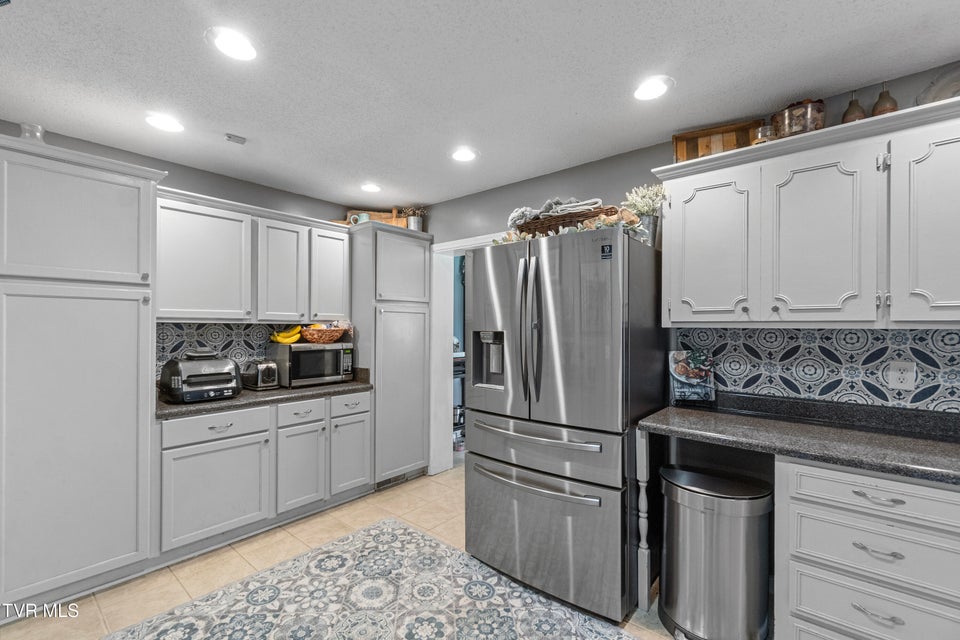 Photo #14: 523 Ravenwood Drive