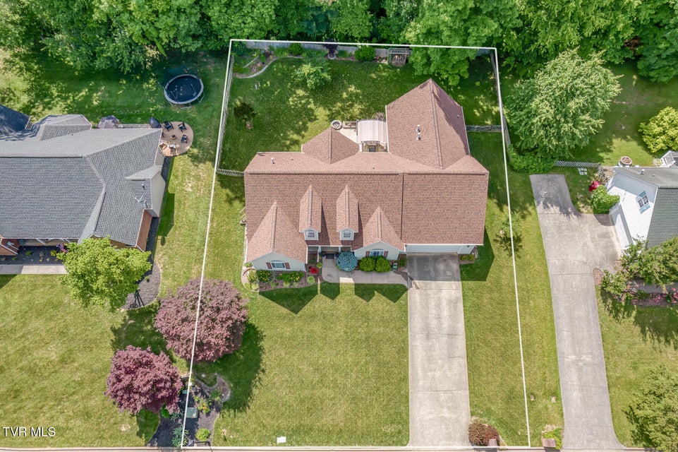 Photo #5: 620 Glen Oaks Place