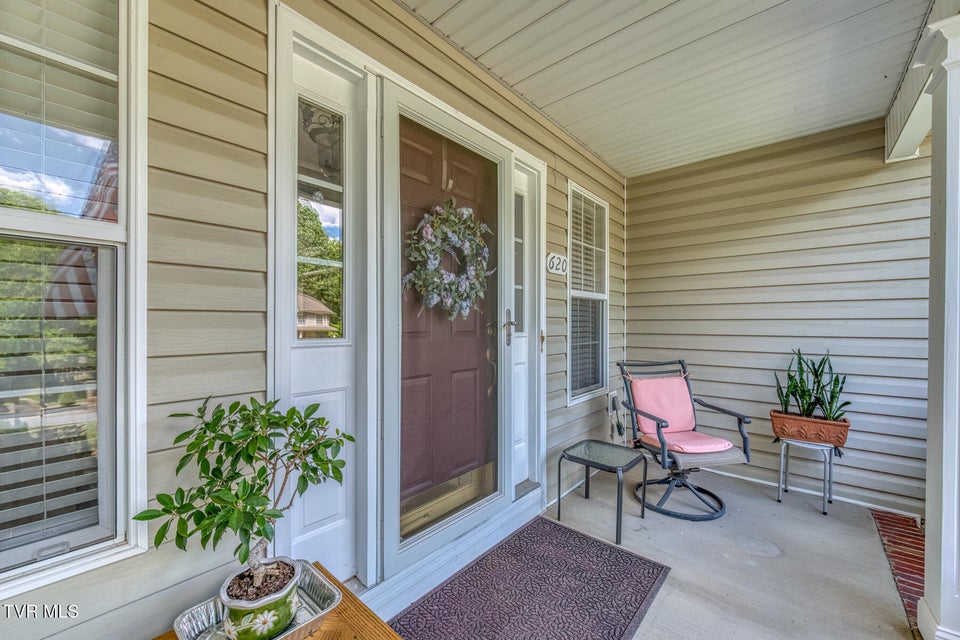 Photo #8: 620 Glen Oaks Place