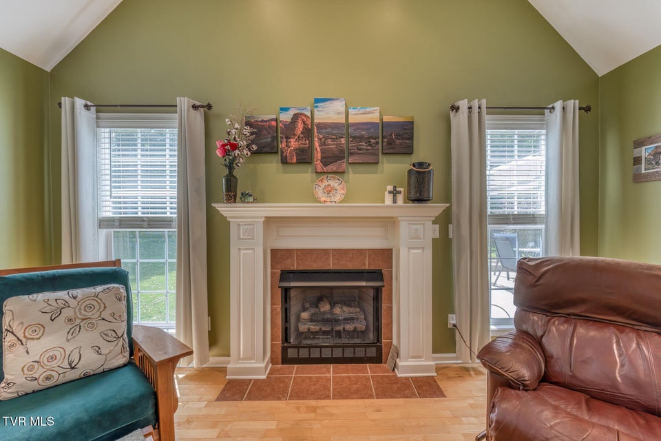 Photo #12: 620 Glen Oaks Place