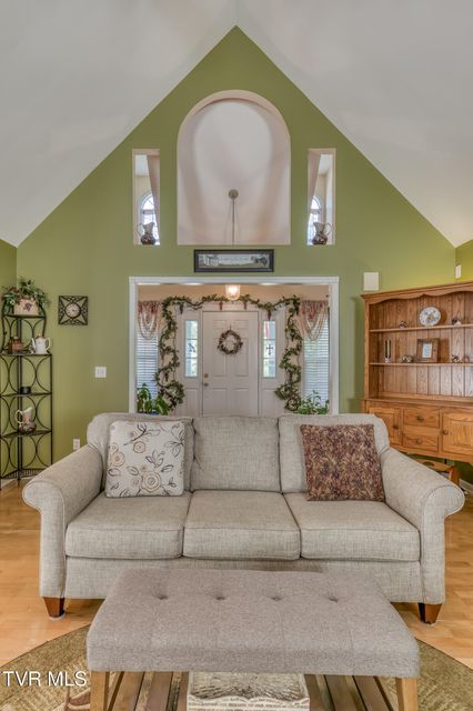Photo #13: 620 Glen Oaks Place