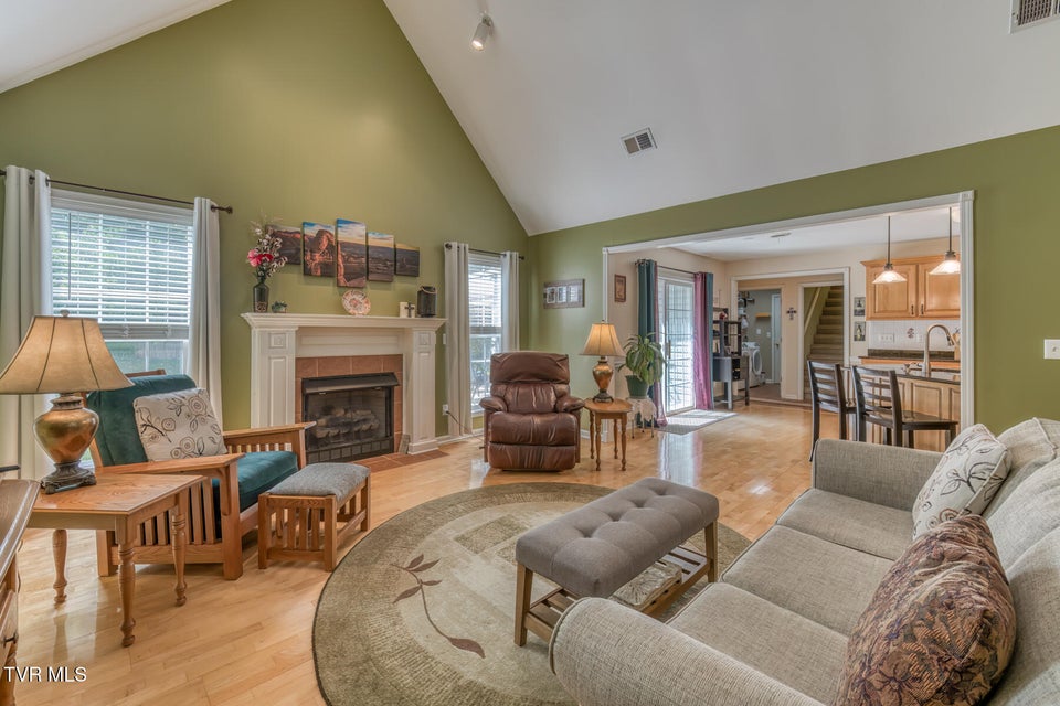 Photo #14: 620 Glen Oaks Place