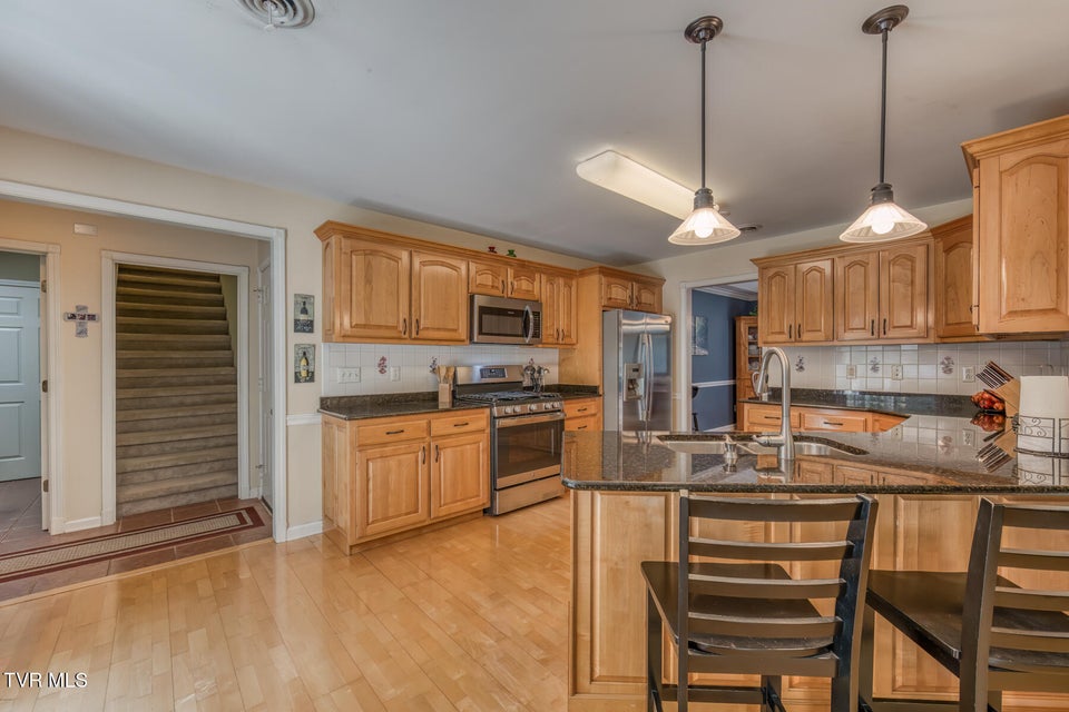 Photo #15: 620 Glen Oaks Place