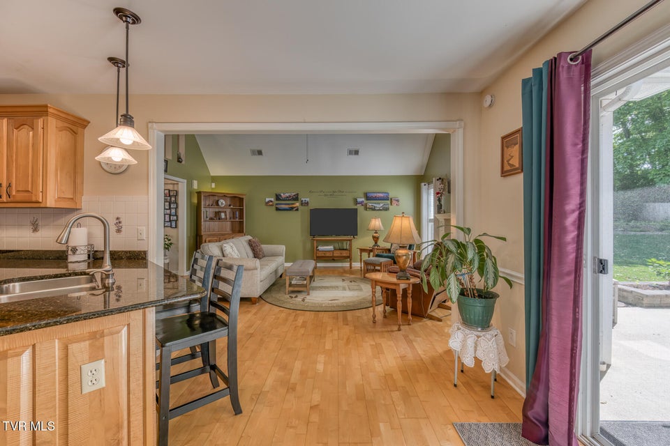 Photo #16: 620 Glen Oaks Place