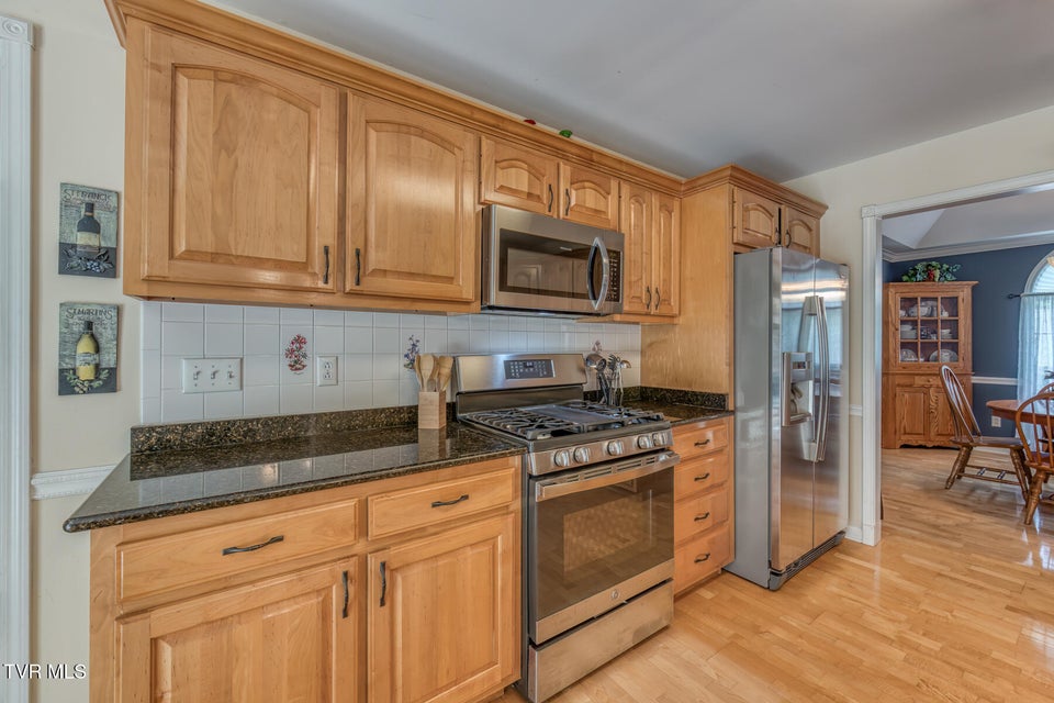Photo #18: 620 Glen Oaks Place
