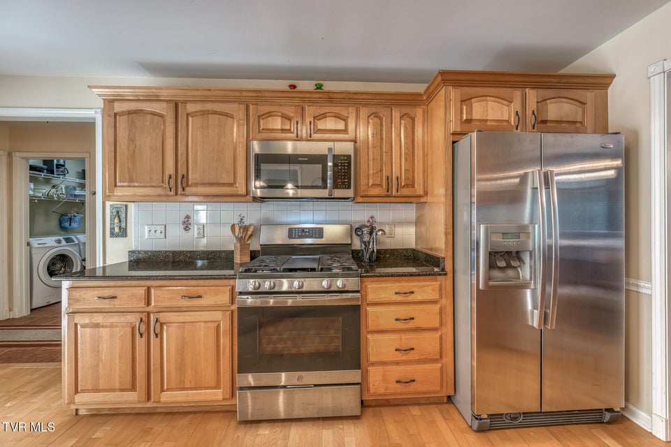 Photo #19: 620 Glen Oaks Place