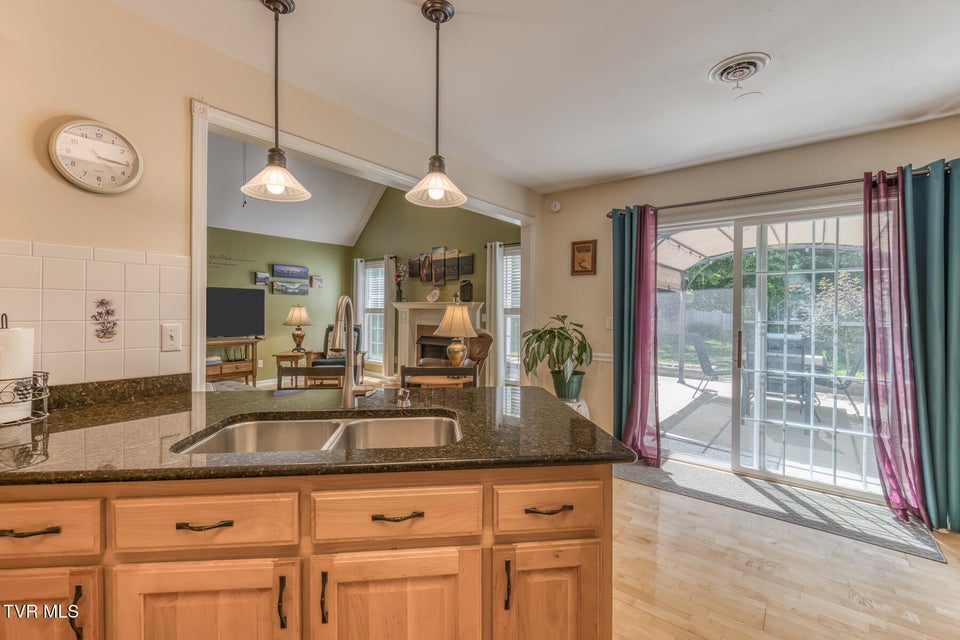 Photo #22: 620 Glen Oaks Place