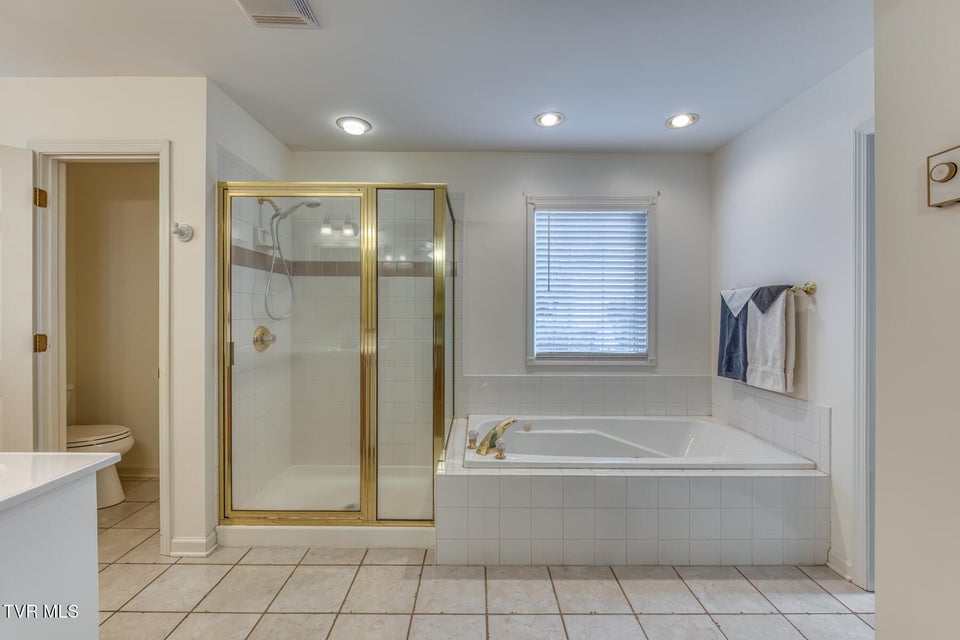 Photo #29: 620 Glen Oaks Place