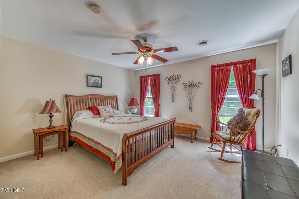 Photo #33: 620 Glen Oaks Place