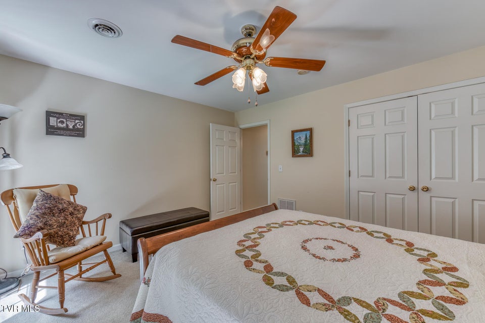 Photo #34: 620 Glen Oaks Place