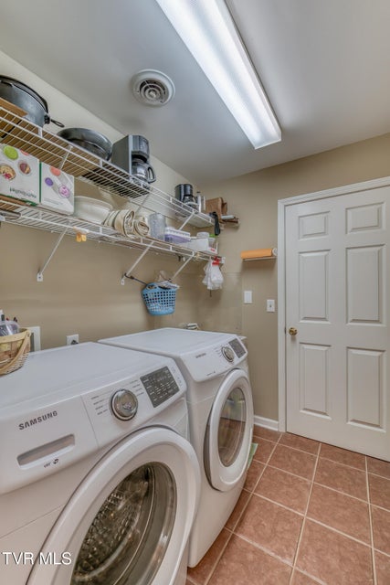 Photo #38: 620 Glen Oaks Place