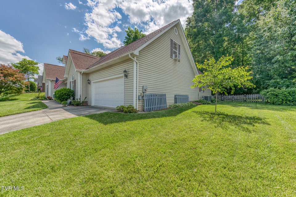 Photo #47: 620 Glen Oaks Place