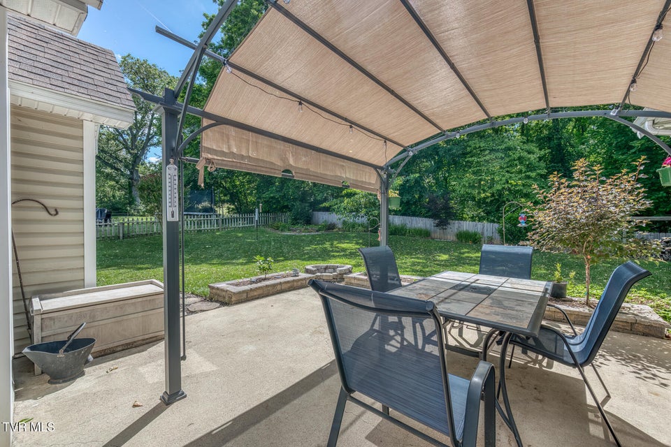 Photo #51: 620 Glen Oaks Place