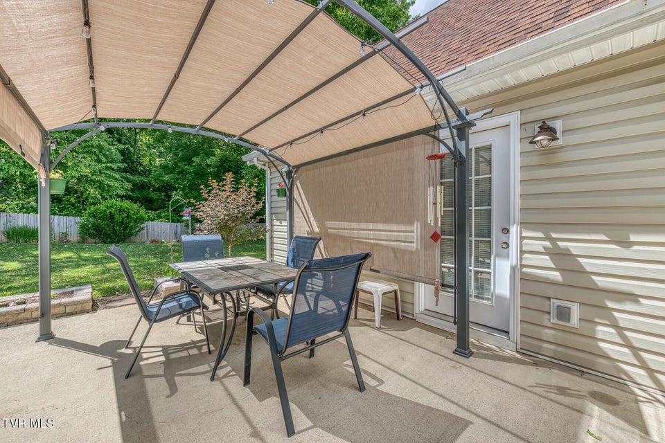 Photo #52: 620 Glen Oaks Place