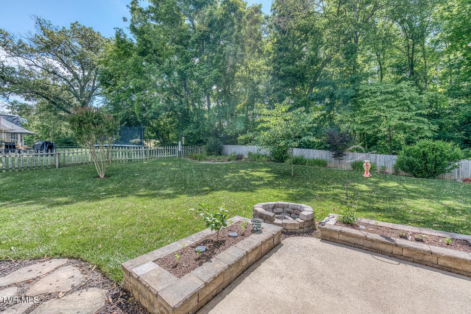 Photo #53: 620 Glen Oaks Place