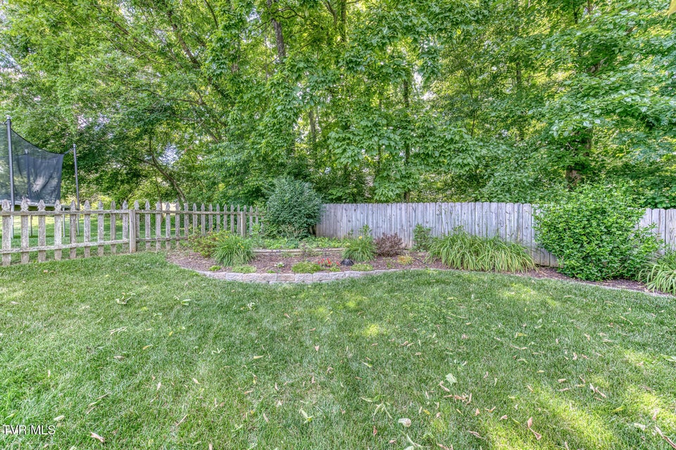 Photo #54: 620 Glen Oaks Place