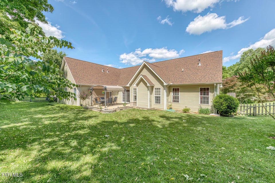 Photo #55: 620 Glen Oaks Place