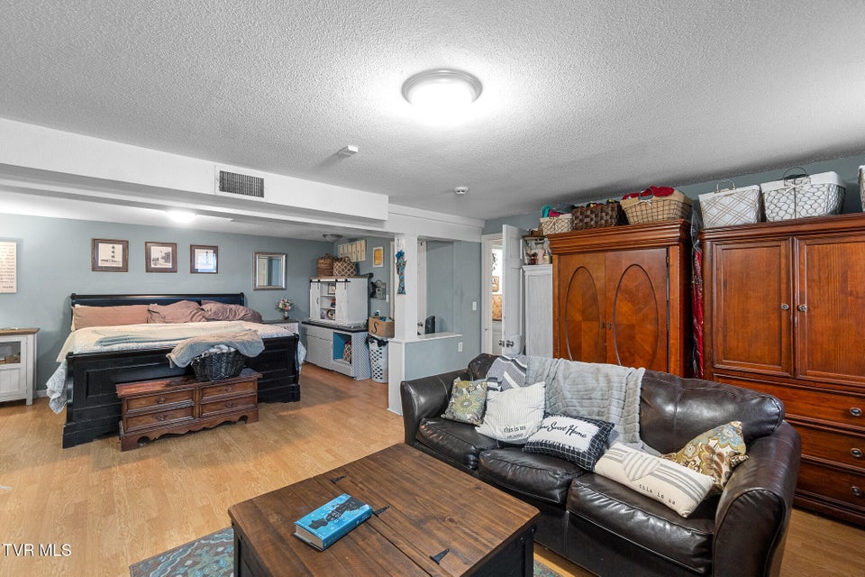 Photo #16: 523 Ravenwood Drive