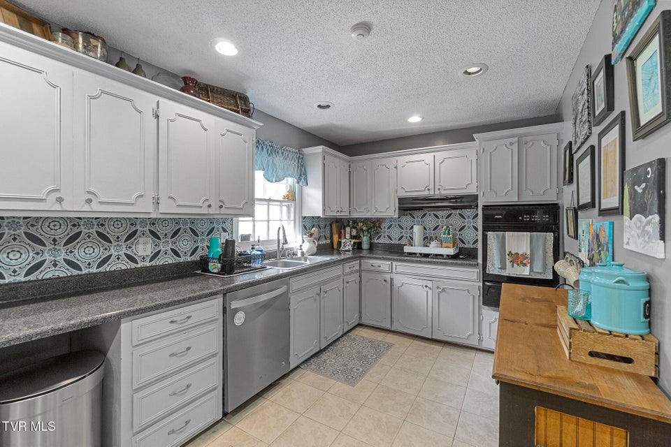 Photo #10: 523 Ravenwood Drive