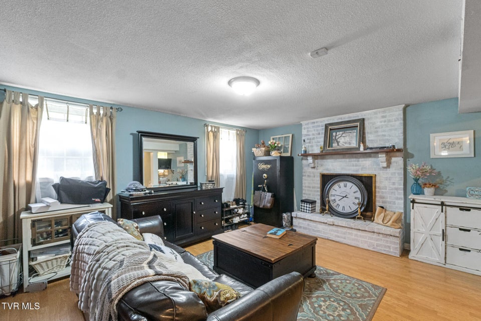 Photo #23: 523 Ravenwood Drive