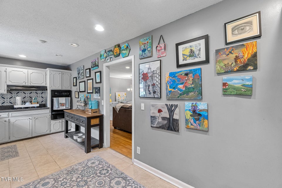 Photo #8: 523 Ravenwood Drive