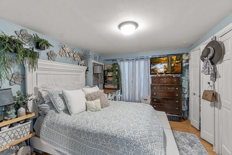 Photo #29: 523 Ravenwood Drive