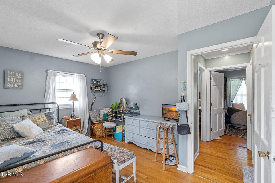 Photo #31: 523 Ravenwood Drive