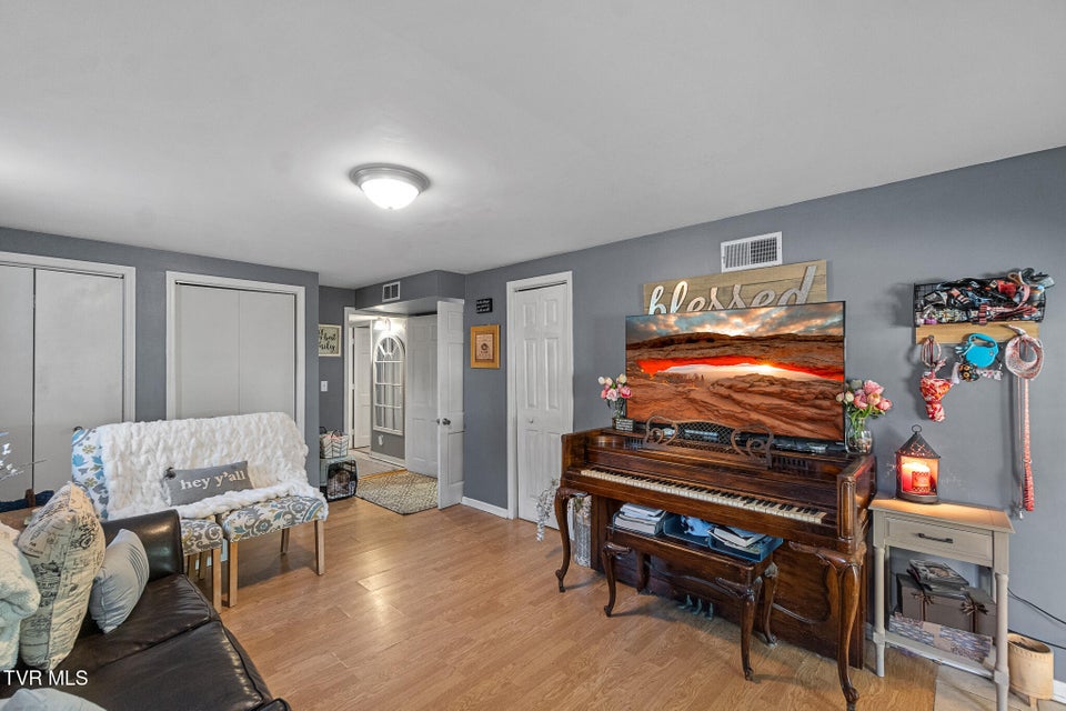 Photo #19: 523 Ravenwood Drive