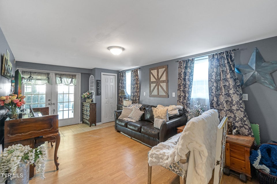 Photo #18: 523 Ravenwood Drive