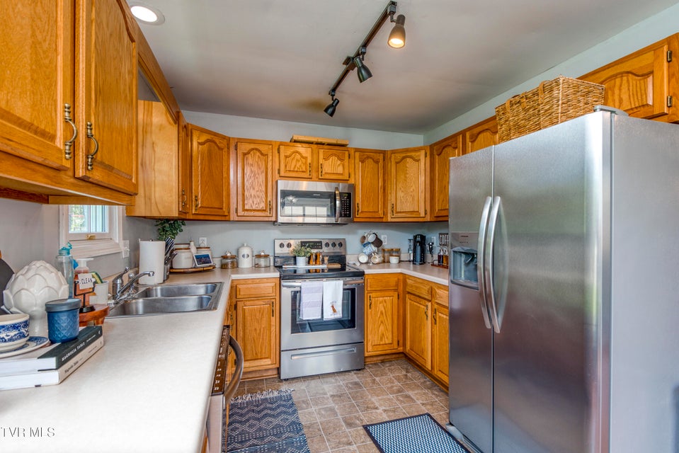 Photo #9: 595 Suncrest Drive Drive