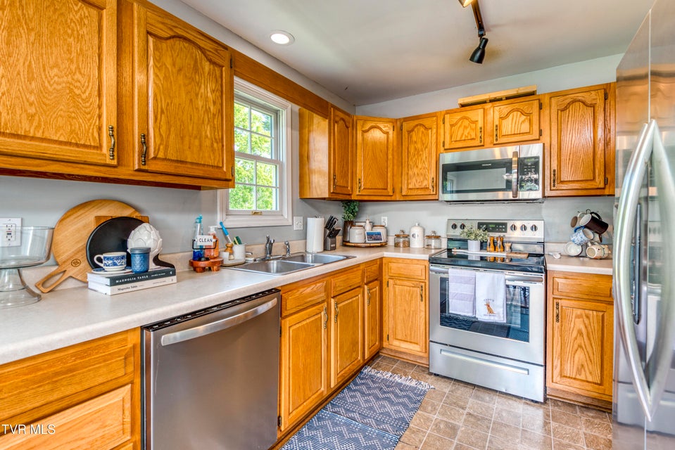 Photo #8: 595 Suncrest Drive Drive