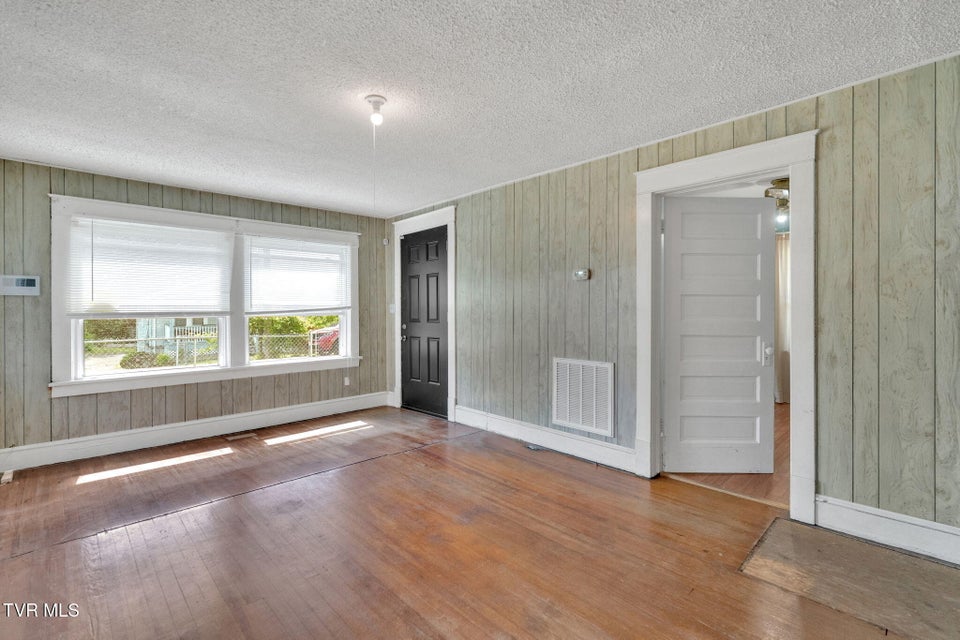 Photo #10: 1217 Kentucky Avenue