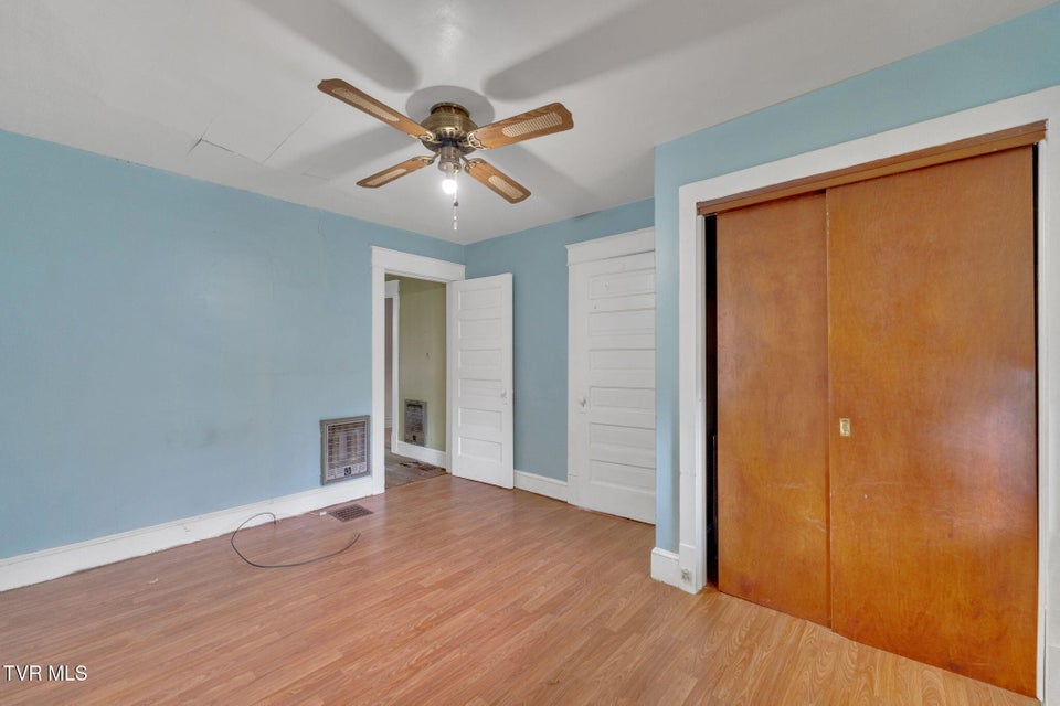 Photo #12: 1217 Kentucky Avenue