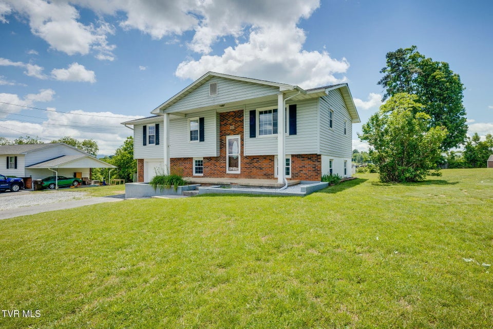 Photo #3: 404 Laurel Ct.