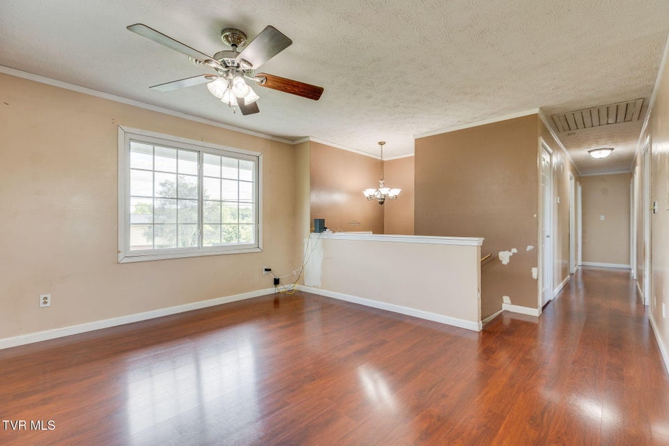 Photo #7: 404 Laurel Ct.