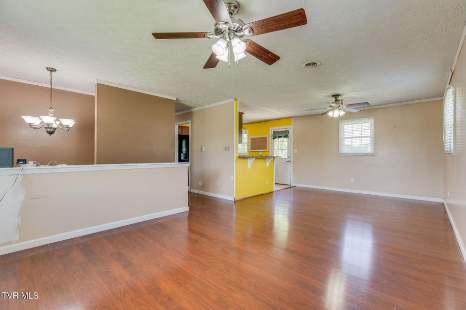 Photo #8: 404 Laurel Ct.