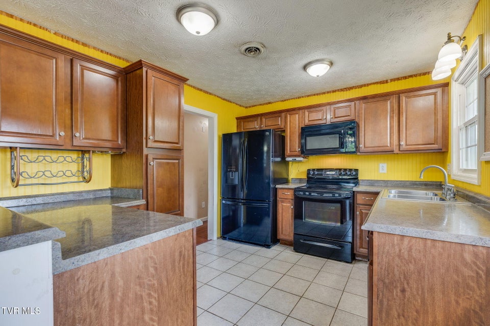 Photo #10: 404 Laurel Ct.