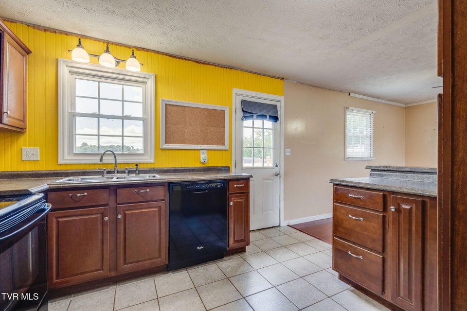 Photo #11: 404 Laurel Ct.